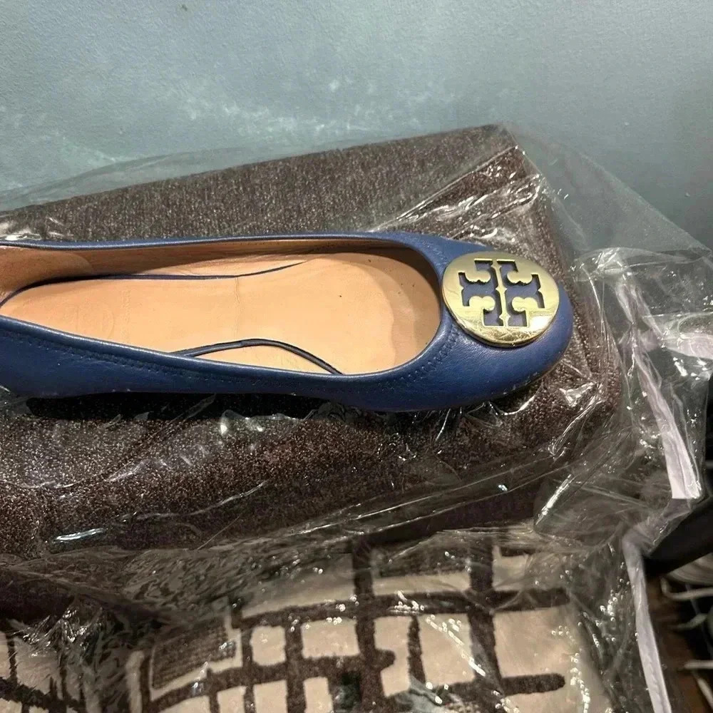Tory Burch Logo flats in blue size 8. Great condition.